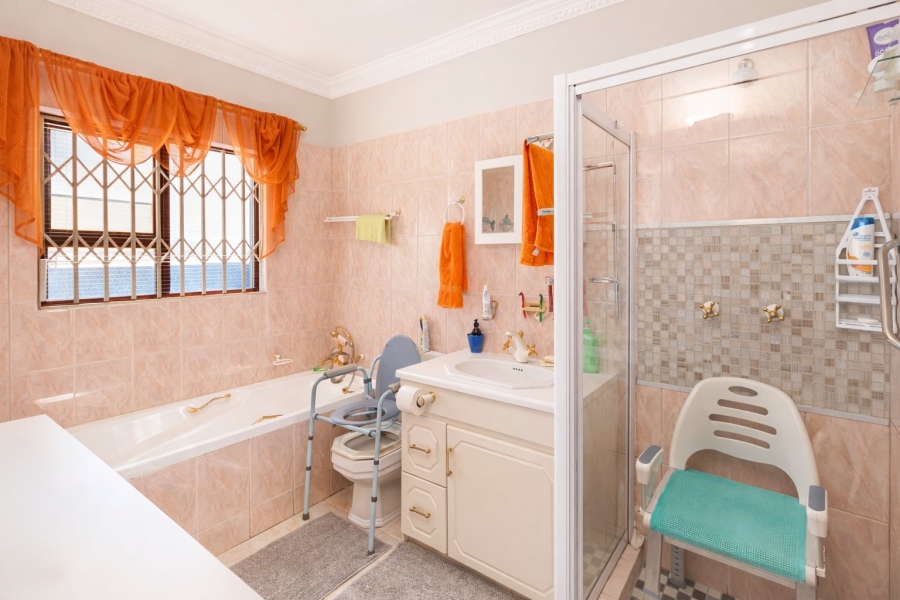 5 Bedroom Property for Sale in Meerhof North West